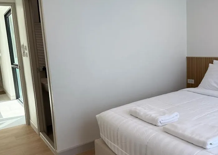 2 Bed & 2 Bath Suite, 4th Floor * Bangkok